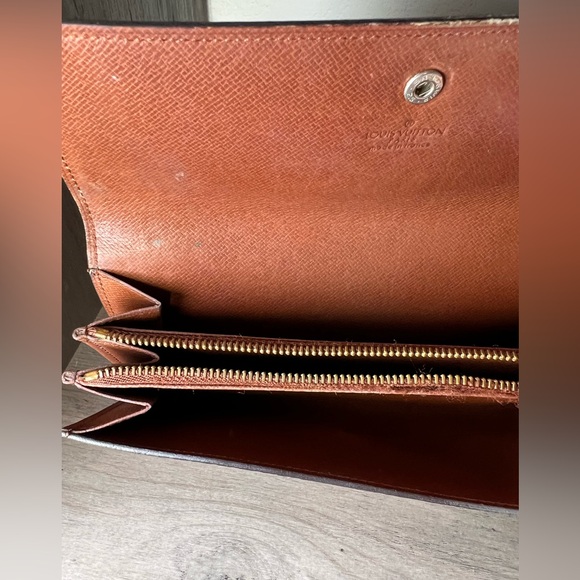 LOUIS VUITTON Sarah Long Monogram Wallet - Picture 9 of 10